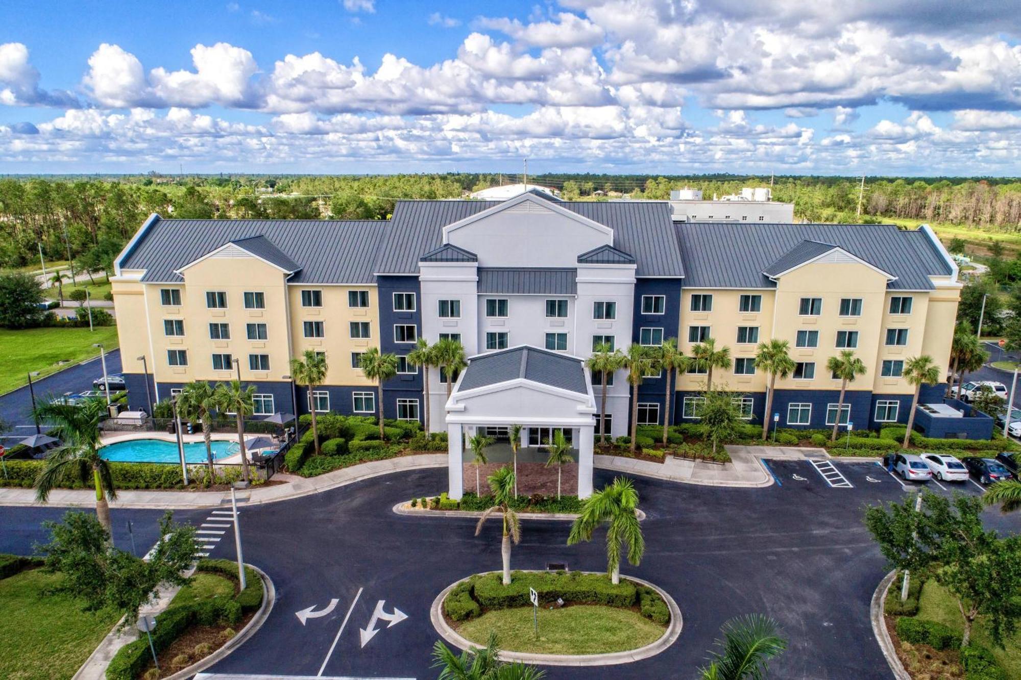 Fairfield Inn And Suites By Marriott Naples Exterior photo