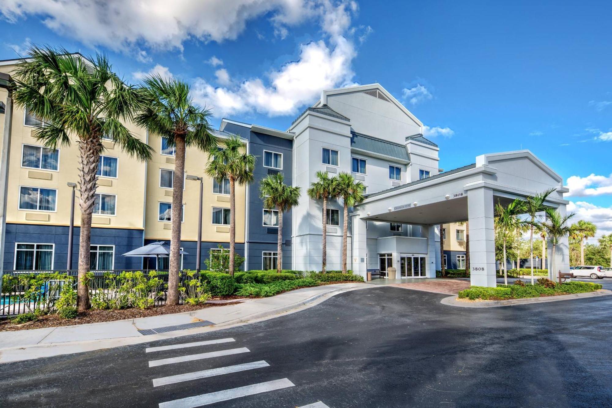 Fairfield Inn And Suites By Marriott Naples Exterior photo