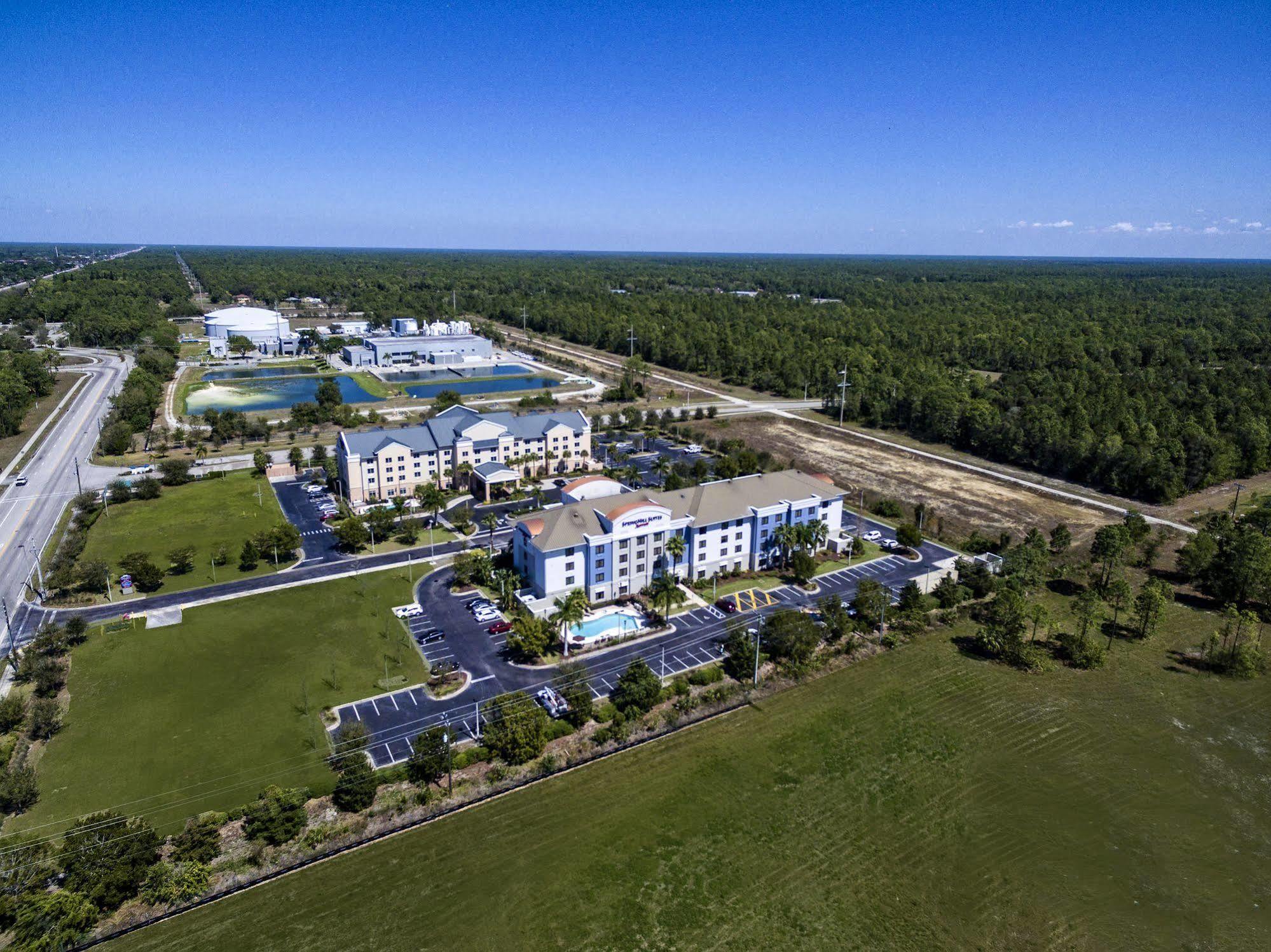 Fairfield Inn And Suites By Marriott Naples Exterior photo